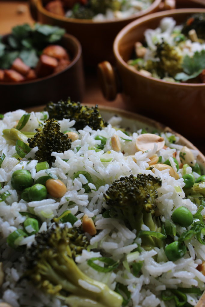 grüner Reissalat mit Broccoli