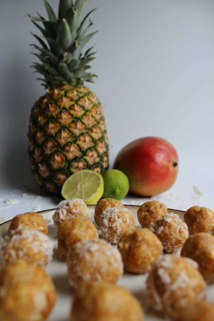 Tropische Energyballs mit Mango und Ananas viele kleine dinge